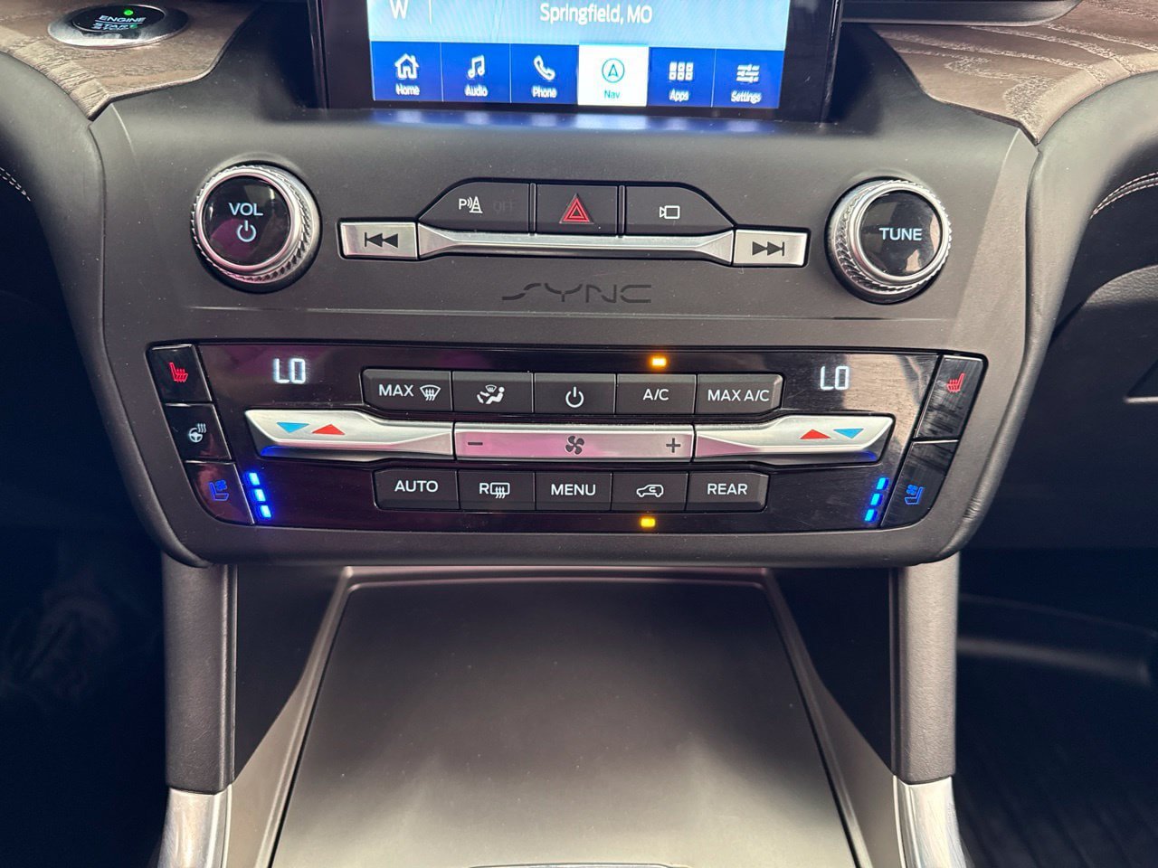 Used 2020 Ford Explorer Platinum w/ Premium Technology Package AWD/4WD image 29