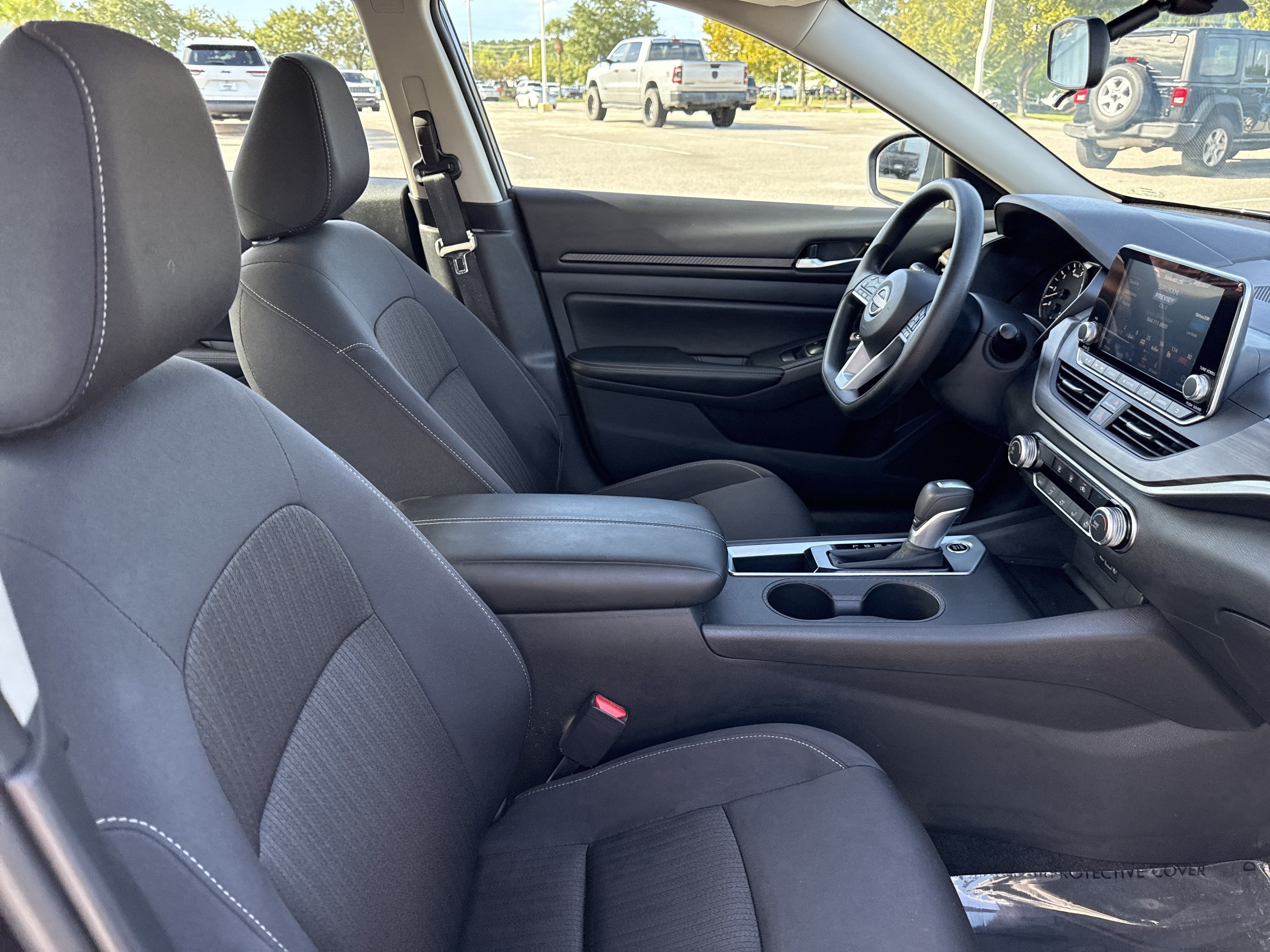 Used 2025 Nissan Altima 2.5 SV FWD image 30