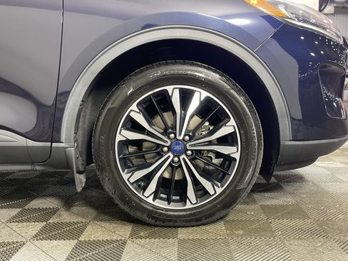 Used 2021 Ford Escape SE w/ SE Sport Appearance Package image 6