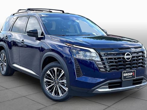 Used 2026 Nissan Pathfinder Platinum FWD image 3