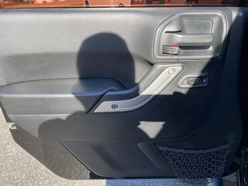 Used 2016 Jeep Wrangler Unlimited Sahara w/ Connectivity Group image 10