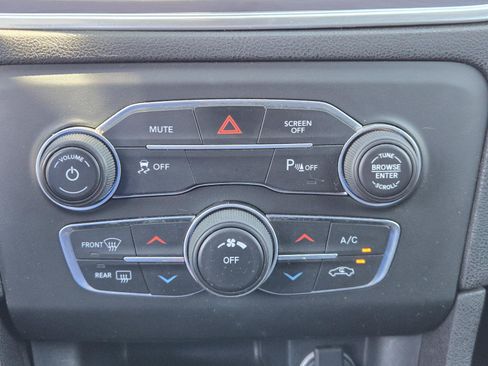 Used 2018 Dodge Charger SXT RWD image 12
