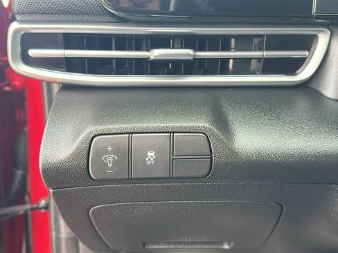Used 2025 Hyundai Elantra Limited FWD image 21
