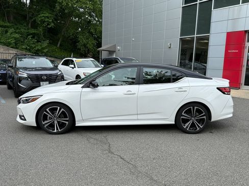 Used 2023 Nissan Sentra SR w/ SR Premium Package FWD image 3