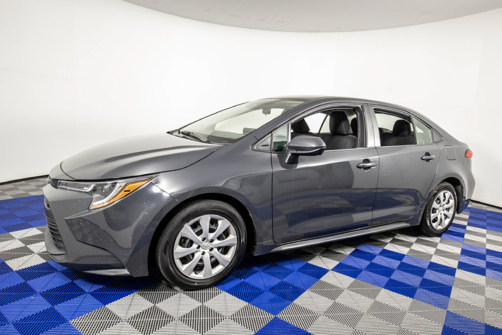 Used 2024 Toyota Corolla LE FWD image 2