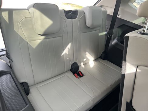 Certified 2023 Volkswagen Tiguan SE w/ Panoramic Sunroof Package image 31