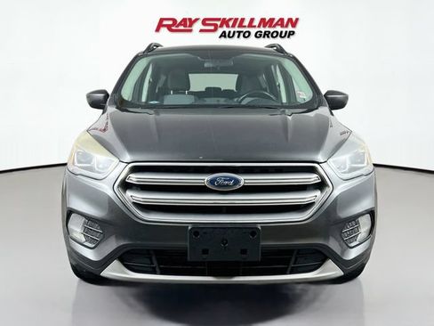 Used 2017 Ford Escape SE w/ Equipment Group 201A AWD/4WD image 2