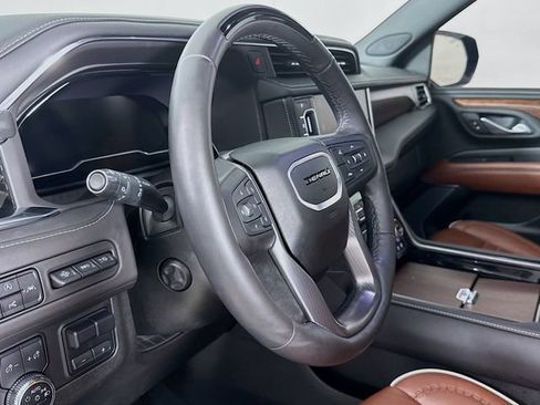 Used 2024 GMC Yukon Denali Ultimate AWD/4WD image 11