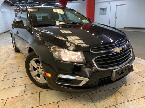 Used 2015 Chevrolet Cruze LT w/ Sun And Sound Package FWD image 2