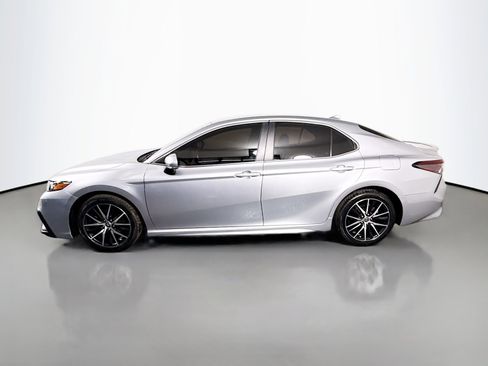 Used 2022 Toyota Camry SE image 6