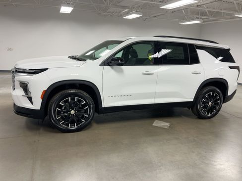 New 2026 Chevrolet Traverse LT w/ Sun and Wheel Package image 2