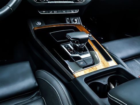 Used 2024 Audi Q5 e Premium Plus image 5