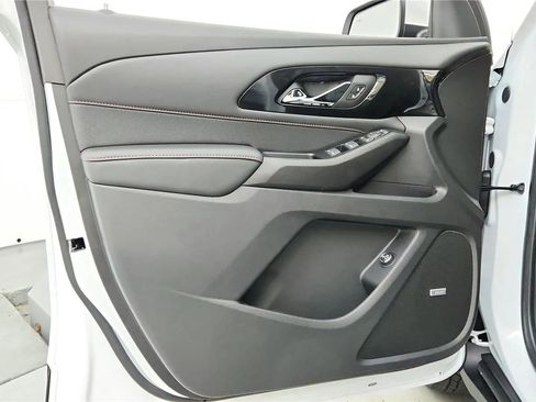 Used 2023 Chevrolet Traverse RS FWD image 45