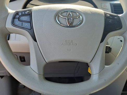 Used 2014 Toyota Sienna LE FWD image 12