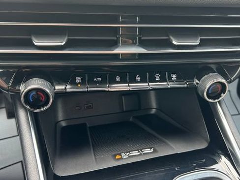 Used 2025 Chevrolet Traverse LT w/ Driver Confidence Package AWD/4WD image 38
