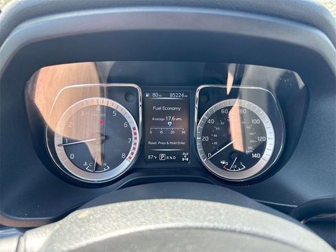 Used 2018 Nissan Titan SV image 11