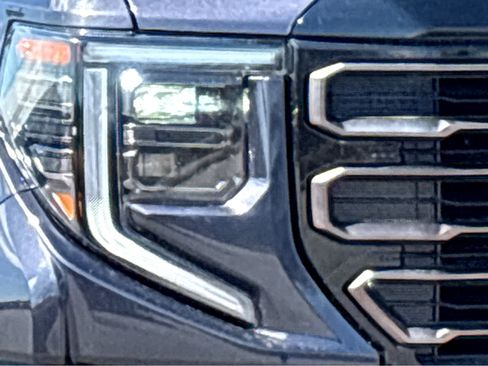 Used 2024 GMC Sierra 1500 AT4X w/ AT4X AEV Edition image 17