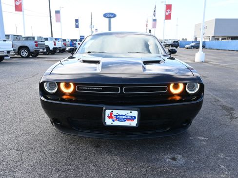 Used 2018 Dodge Challenger SXT image 7