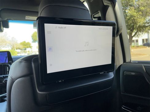 Used 2023 Lexus LX 600 4WD w/ Luxury Package image 28