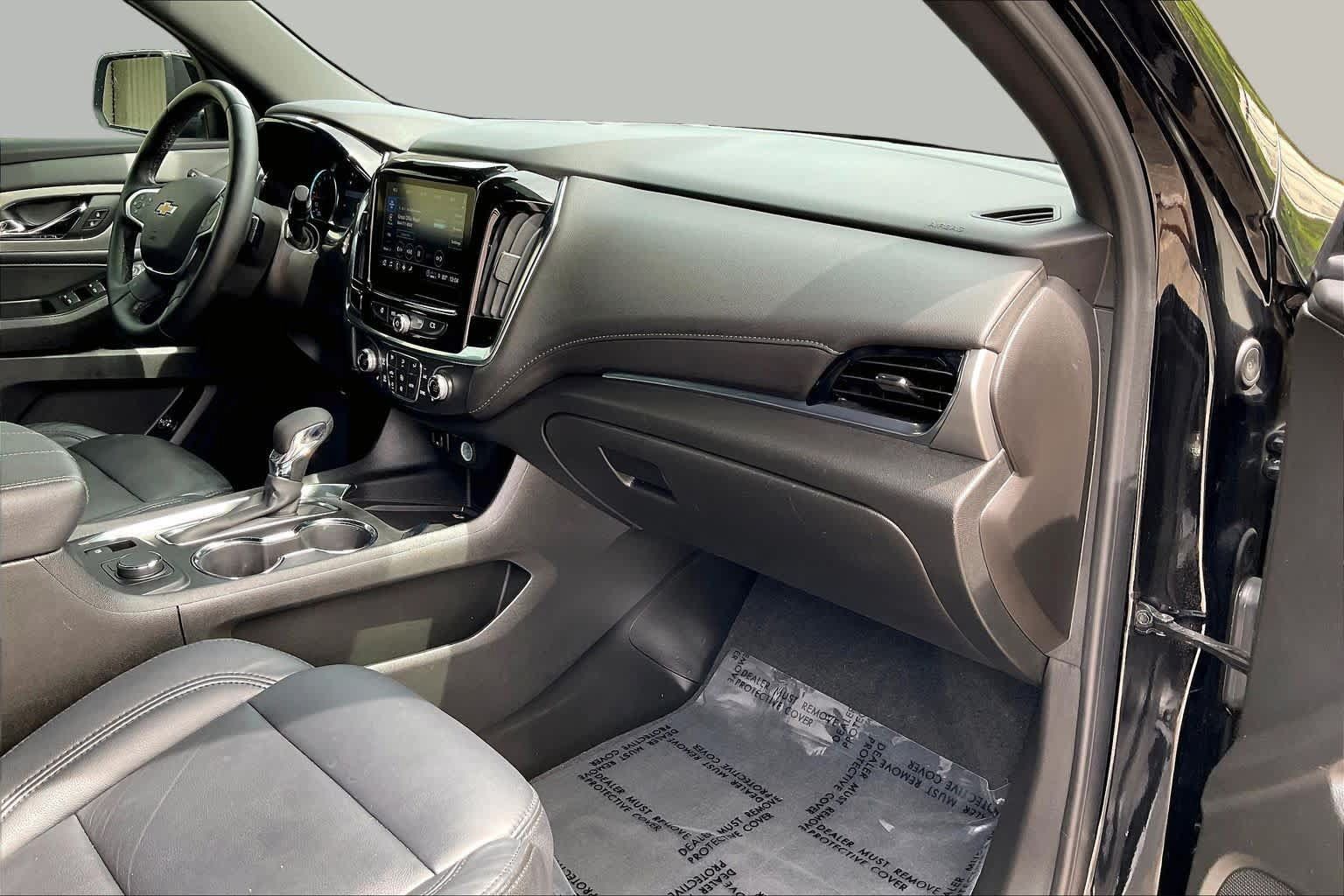Used 2023 Chevrolet Traverse LT FWD image 16