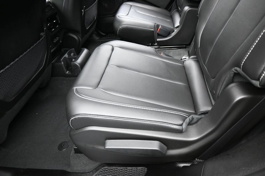 Used 2025 Jeep Grand Cherokee L Limited RWD image 34