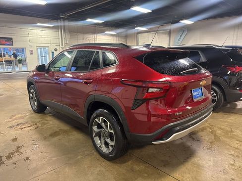 Used 2024 Chevrolet Trax LT w/ Driver Confidence Package image 2