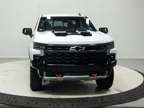 Used 2022 Chevrolet Silverado 1500 ZR2 w/ Technology Package AWD/4WD image 3