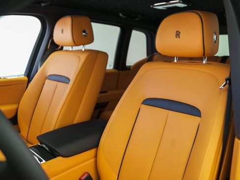 New 2026 Rolls-Royce Cullinan Black Badge image 16