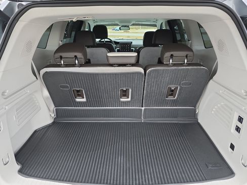 Used 2024 GMC Acadia Denali image 12