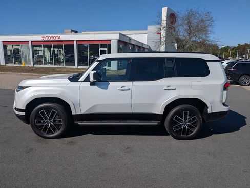 Used 2025 Lexus GX 550 w/ Accessory Package (Z1) image 2