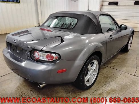 Used 2006 MAZDA MX-5 Miata image 3