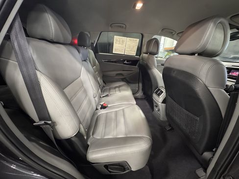 Used 2016 Kia Sorento EX image 28
