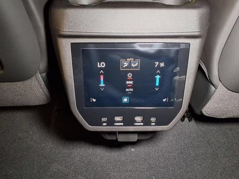 New 2026 GMC Yukon Denali Ultimate AWD/4WD image 13
