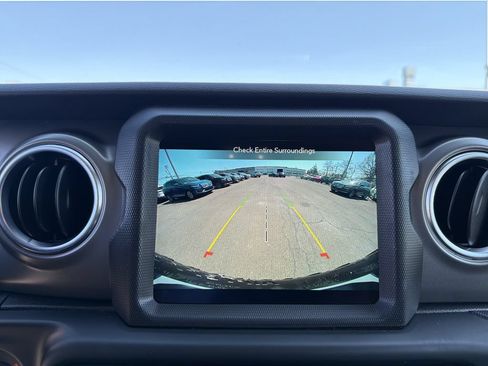 Used 2023 Jeep Wrangler Unlimited Rubicon 4xe w/ Cold Weather Group AWD/4WD image 28
