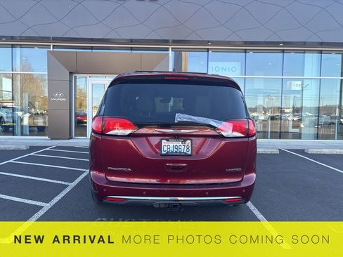 Used 2017 Chrysler Pacifica Limited w/ Advanced Safetytec Group image 8