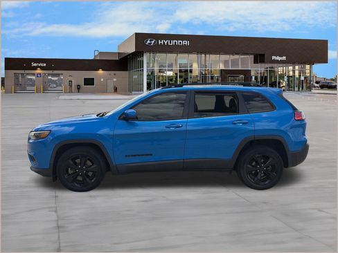 Used 2020 Jeep Cherokee Latitude Plus FWD image 2