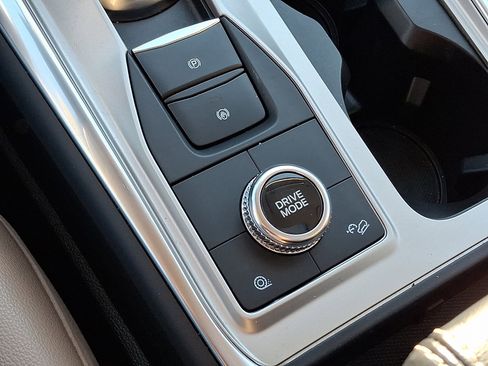 Certified 2022 Ford Explorer Limited w/ Limited Technology Package image 26