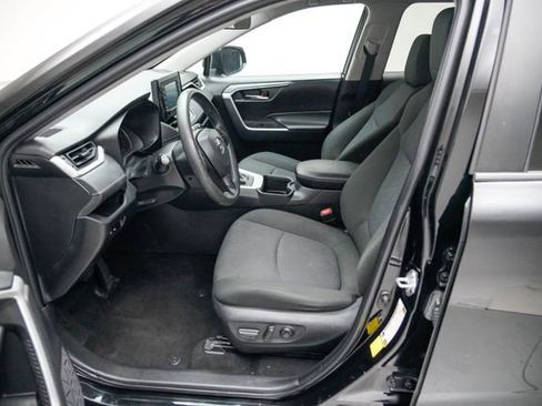 Used 2022 Toyota RAV4 XLE image 23