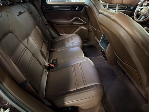 Certified 2023 Porsche Cayenne Platinum Edition AWD/4WD image 29