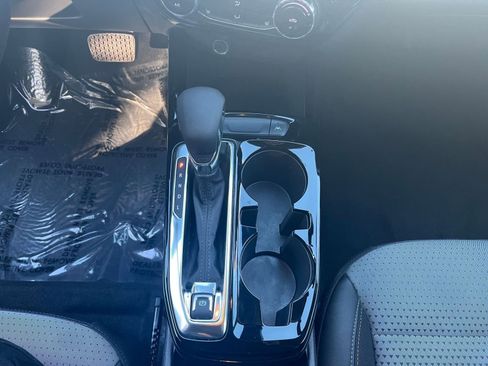 Used 2025 Chevrolet Trax LT w/ LT Convenience Package image 39