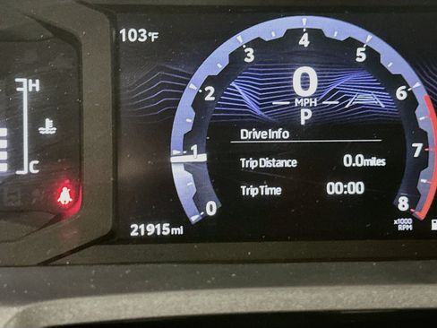 Used 2025 Toyota 4Runner SR5 AWD/4WD image 19