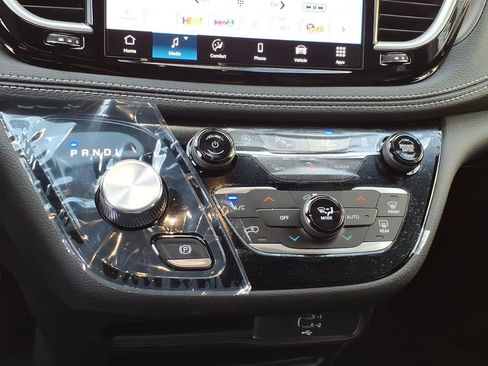 New 2026 Chrysler Pacifica Select image 20