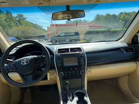 Used 2017 Toyota Camry LE image 15