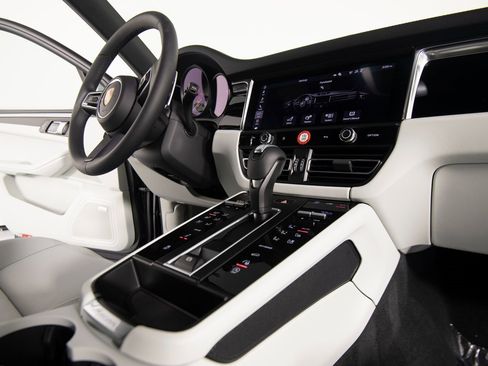 New 2026 Porsche Macan S image 27