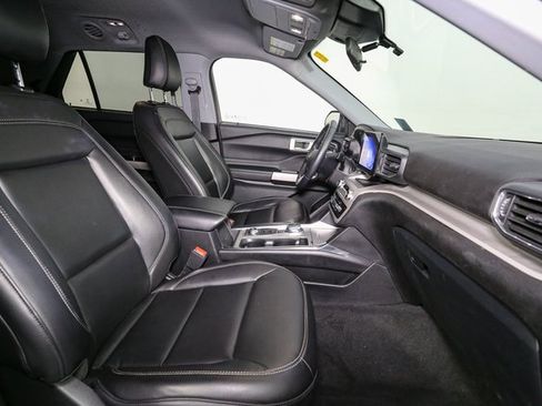 Used 2023 Ford Explorer XLT w/ Equipment Group 202A image 17