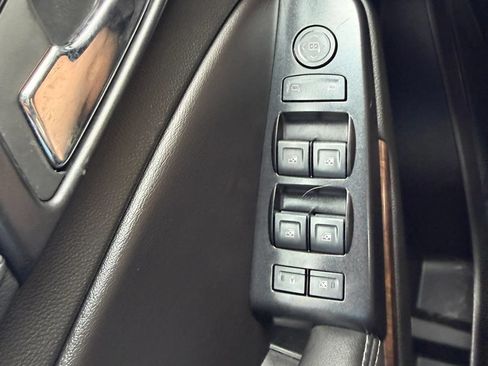 Used 2018 Chevrolet Tahoe LS AWD/4WD image 23