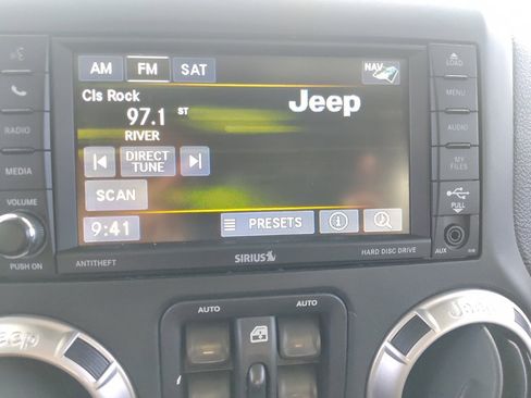 Used 2015 Jeep Wrangler Unlimited Sahara w/ Connectivity Group AWD/4WD image 25