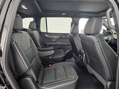 Used 2025 GMC Acadia Denali w/ Super Cruise Package image 11