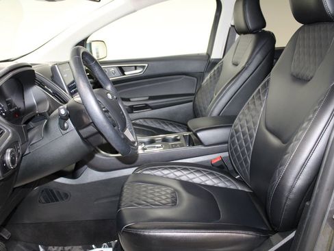 Used 2024 Ford Edge Titanium image 21