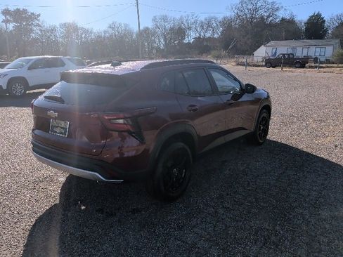 Certified 2025 Chevrolet Trax LT w/ Driver Confidence Package image 5